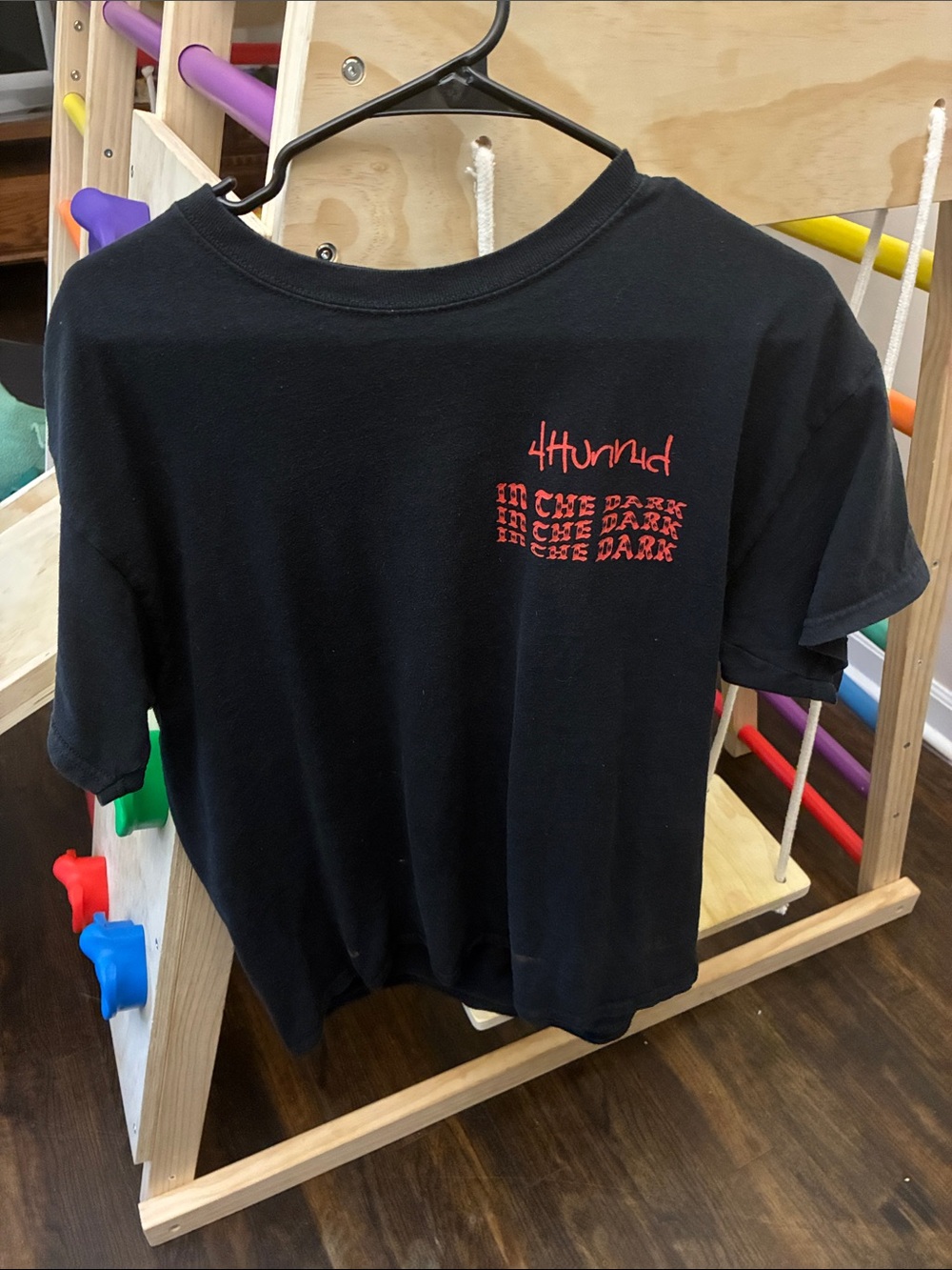 4Hunnid Men's Black Short-Sleeve Graphic Tee with Red Print